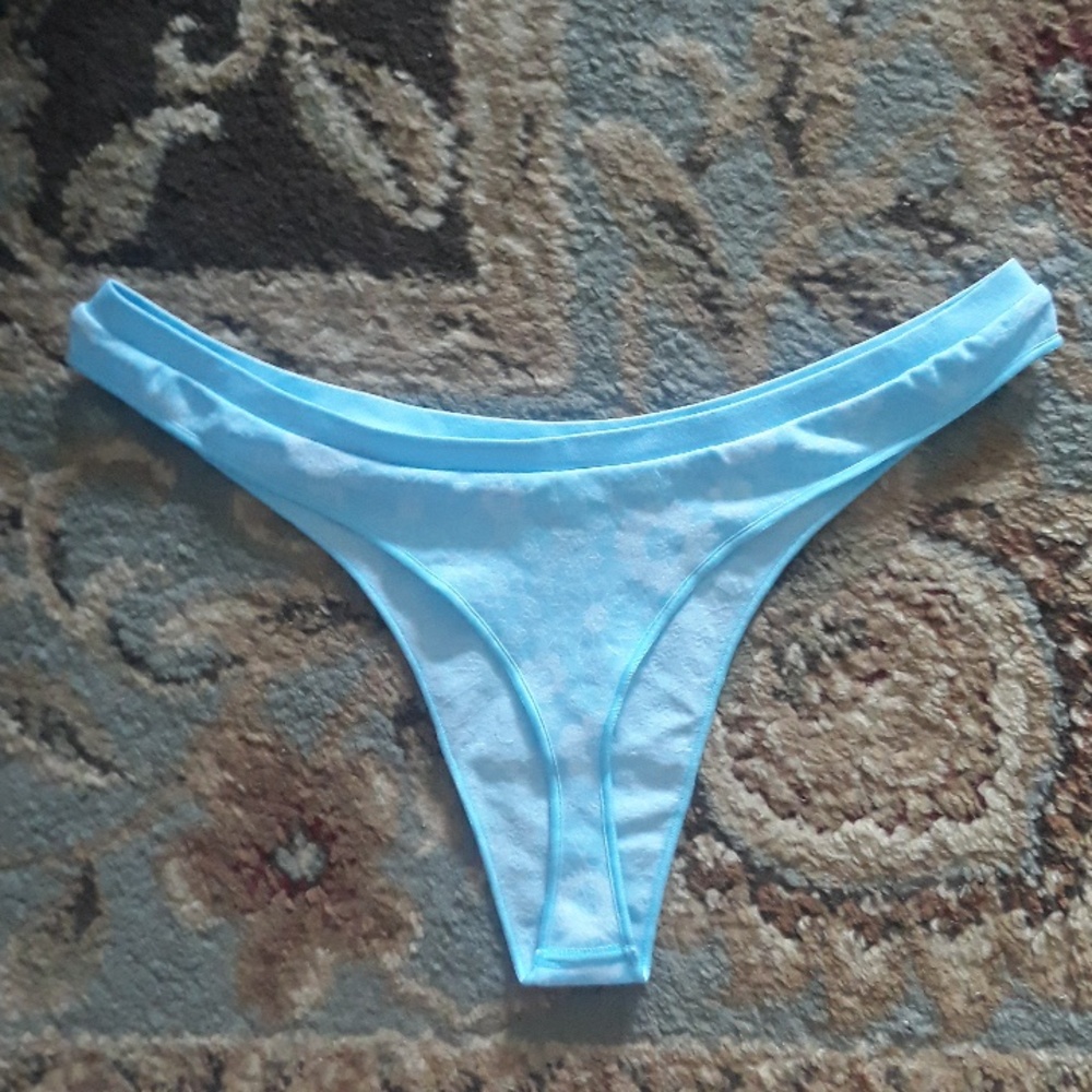 Pink VS thong - Picture 8 of 14